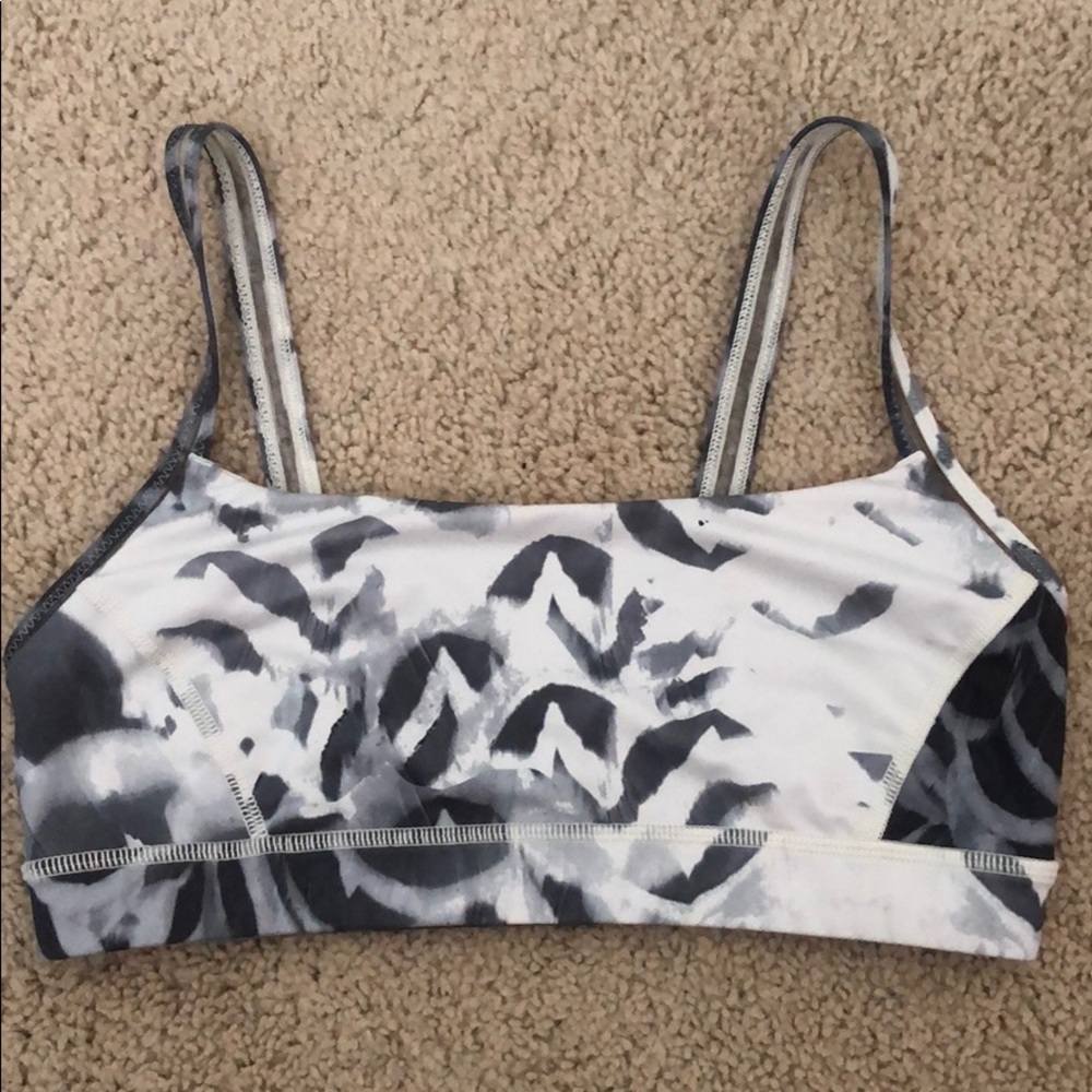 Lululemon sports bra size 8